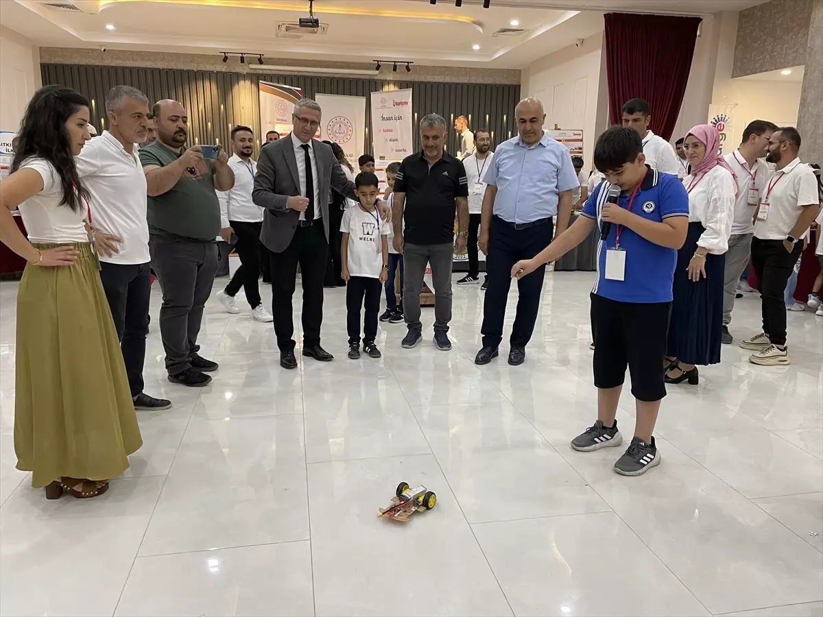Batman'da Harezmi Eğitim Modeli Yıl Sonu Sergisi Açıldı