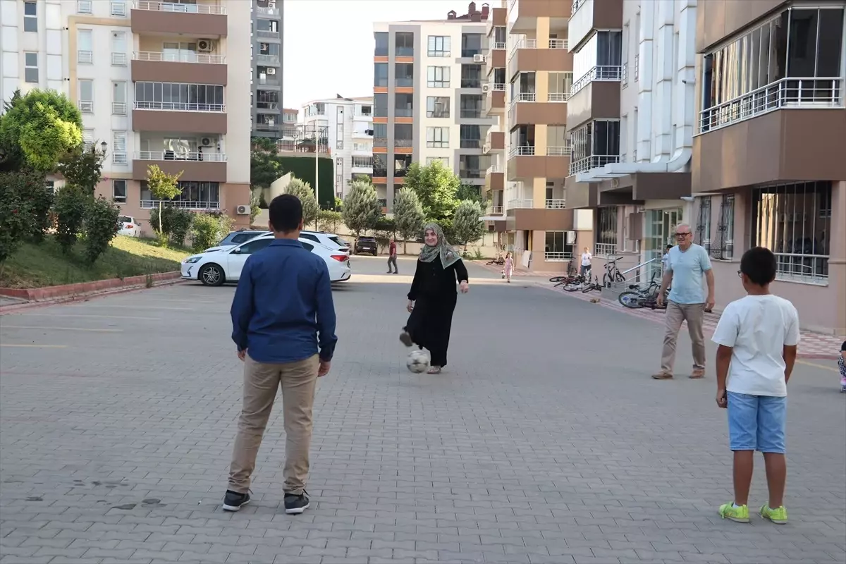 Batman'da Komşu İki Aile Koruyucu Aile Oldu