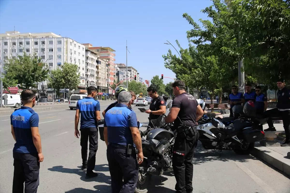 Batman'da Motosiklet Sürücülerine Yönelik Denetim Yapıldı