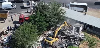 Batman Belediyesi Kaçak Yapıları Yıkmaya Devam Ediyor