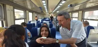 Batman'da Sıcak Hava Nedeniyle Yolculara Soğuk Ayran İkramı