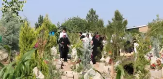 Batman'da Kurban Bayramı'nda Mezarlık Ziyaretleri