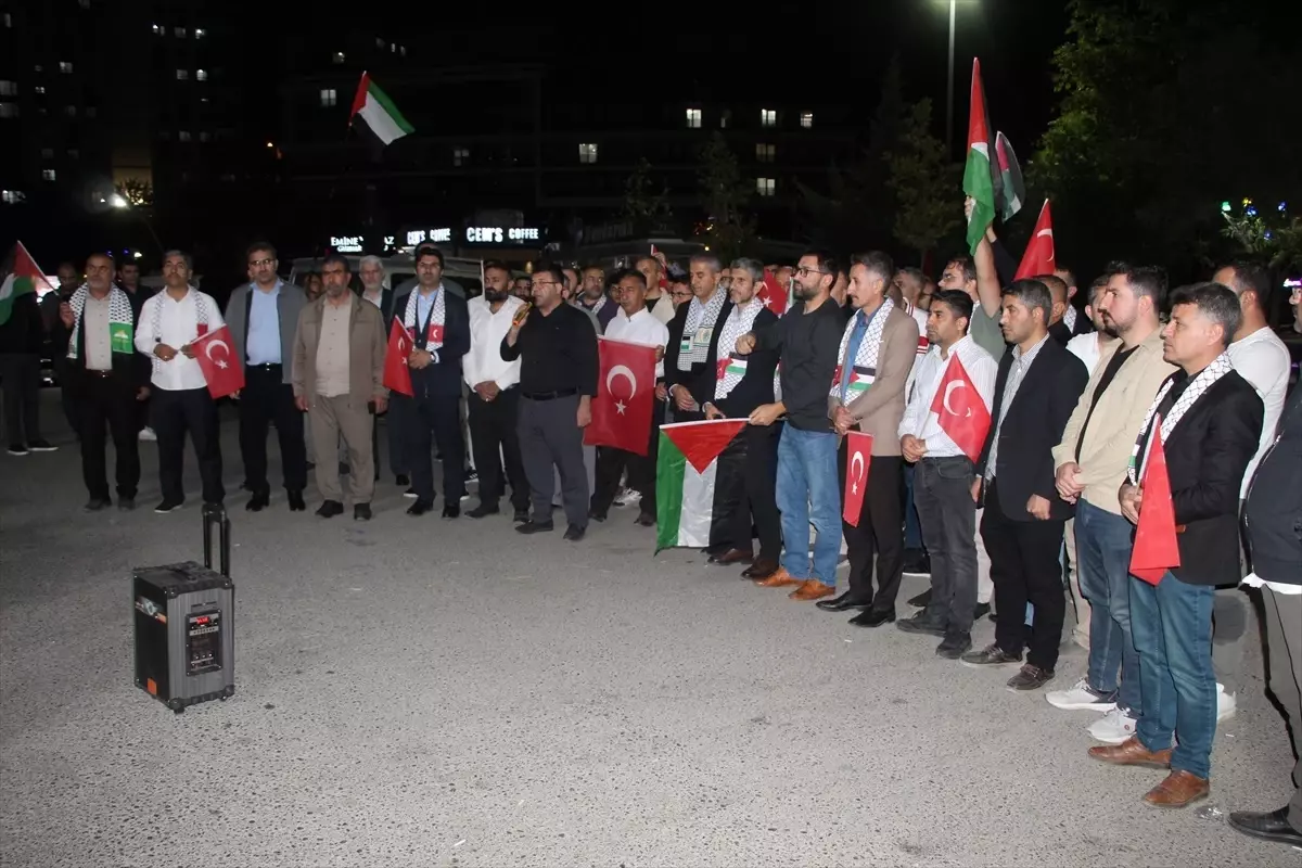 İsrail'in Küresel Sumud Filosu'na Saldırısı Protesto Edildi