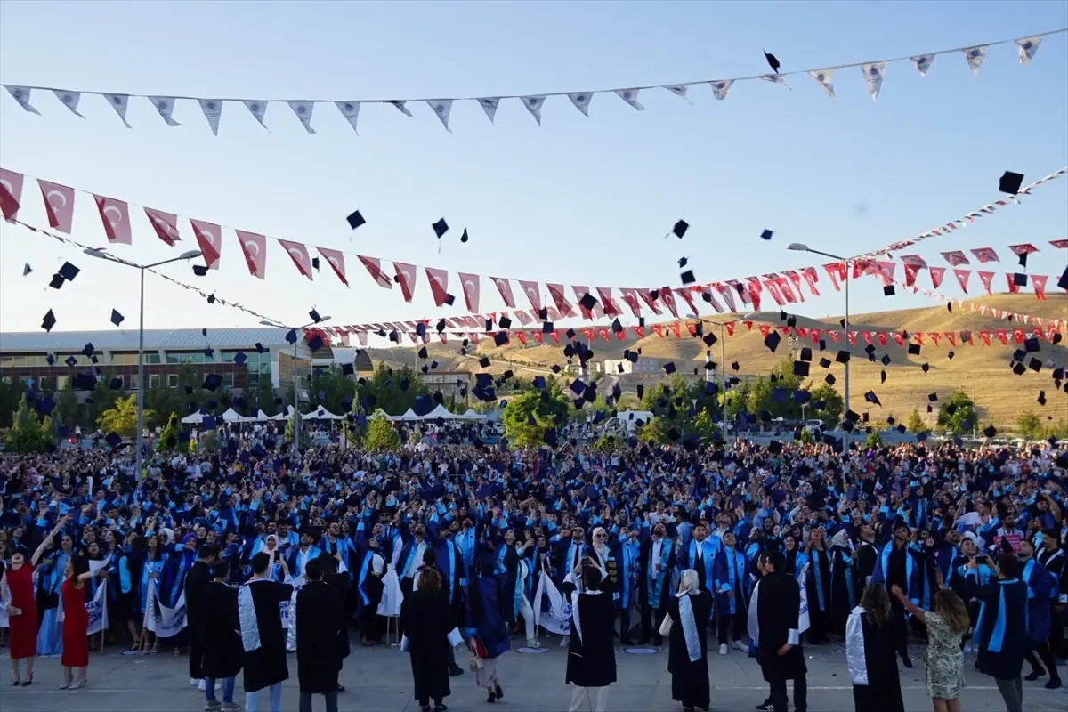 Batman Üniversitesi Mezuniyet Töreni Gerçekleştirildi