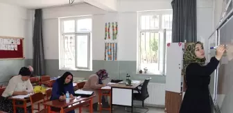 Batman'da 13 Kadın Okuma Yazma Kursunda Eğitim Alıyor