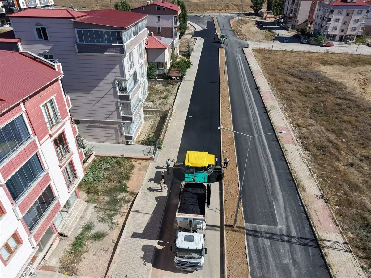 Bayburt’ta Asfalt ve Kaldırım Yenileme Çalışmaları Devam Ediyor