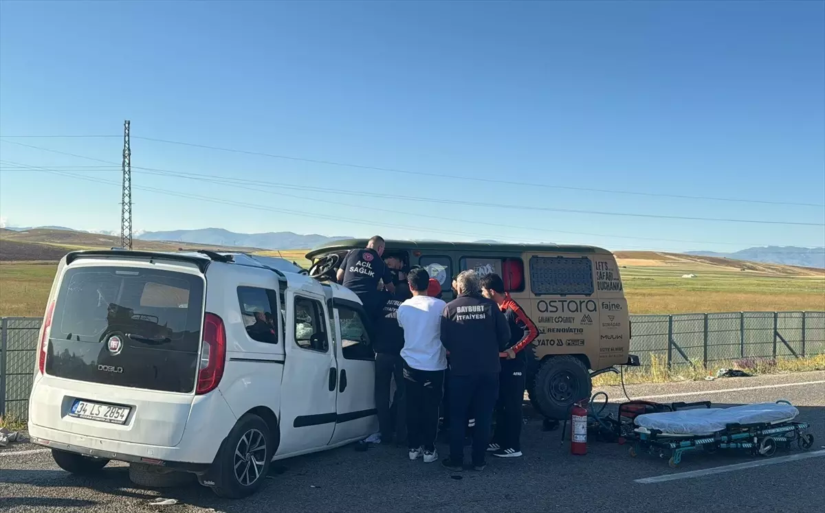 Bayburt'ta Trafik Kazası: Anne ve Oğlu Hayatını Kaybetti
