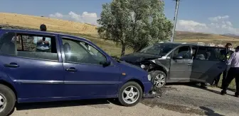 Bayburt'ta İki Otomobil Çarpıştı: 4 Yaralı