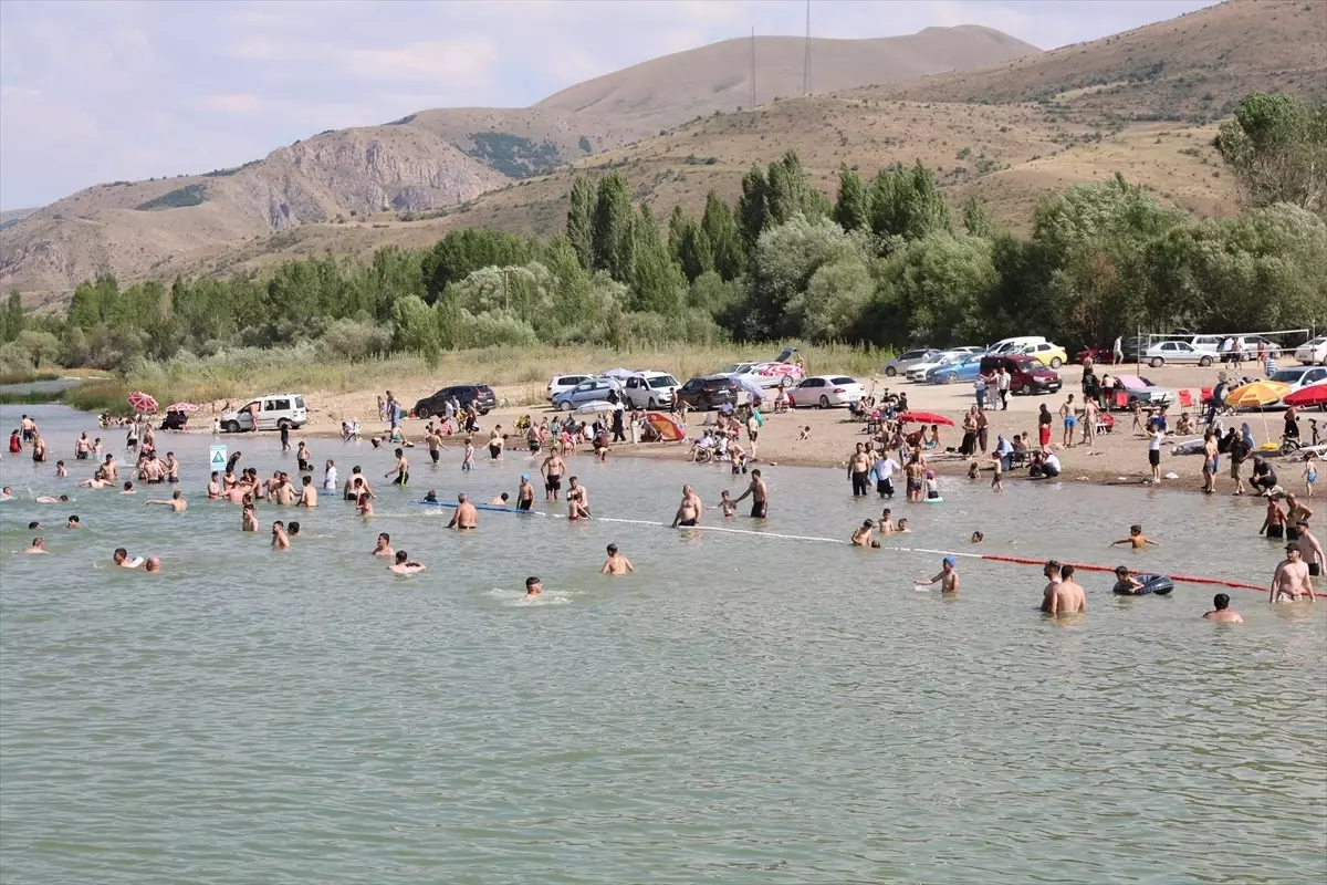 Bayburt'ta Sıcak Havadan Kaçış: Çoruh Nehri'nde Serinleme