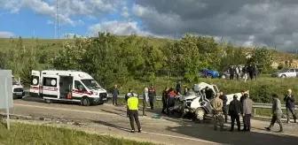Bayburt'ta TIR ve Kamyonet Çarpıştı: 1 Ölü, 2 Yaralı