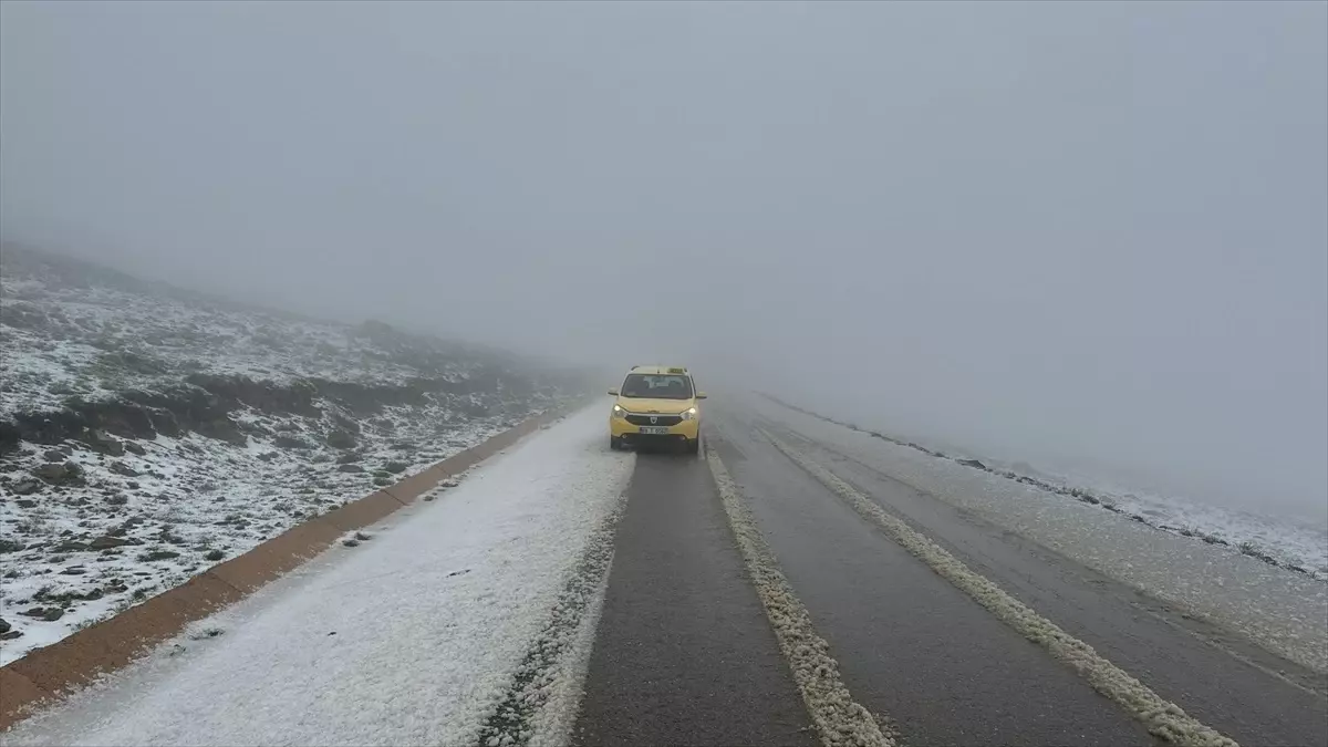 Bayburt'ta Temmuzda Kar Manzarası