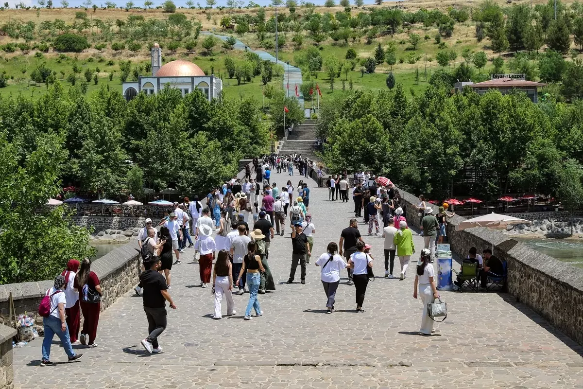 Diyarbakır'da Kurban Bayramı'nda Ziyaretçi Yoğunluğu