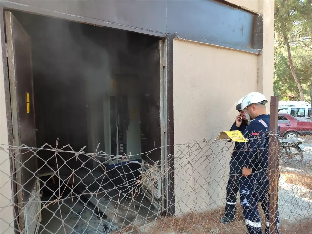 Çanakkale'de Elektrik Trafosunda Patlama: Yangın Kontrol Altına Alındı