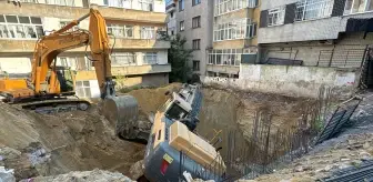 Bayrampaşa'da İnşaat Alanında İş Makinesi Devrildi