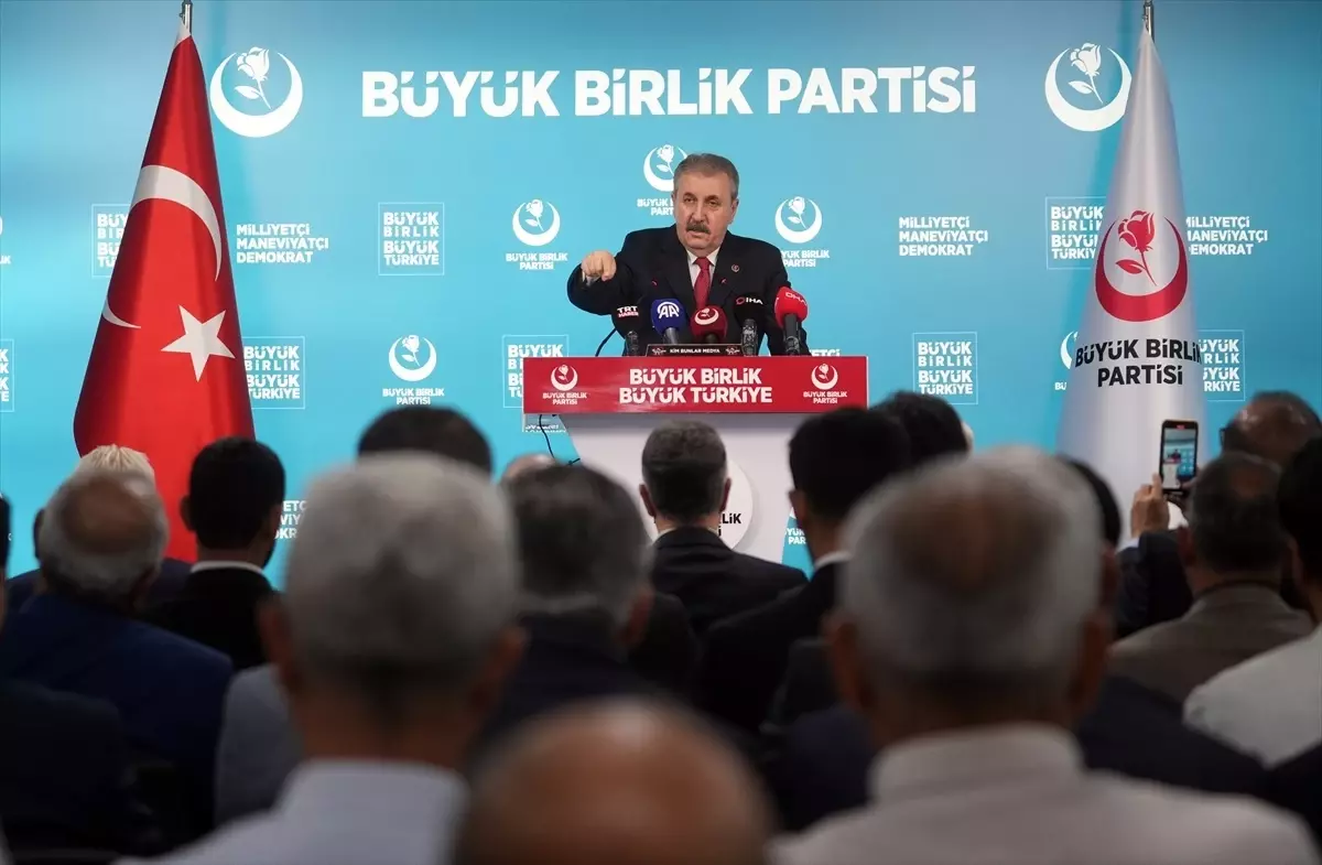 Destici: Türkiye'nin geleceği, İsrail ve İran arasındaki gelişmelere bağlı