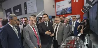 Mustafa Destici, IDEF 2025 Savunma Sanayii Fuarı'nı Ziyaret Etti