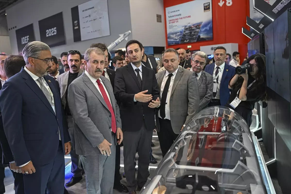 Mustafa Destici, IDEF 2025 Savunma Sanayii Fuarı'nı Ziyaret Etti