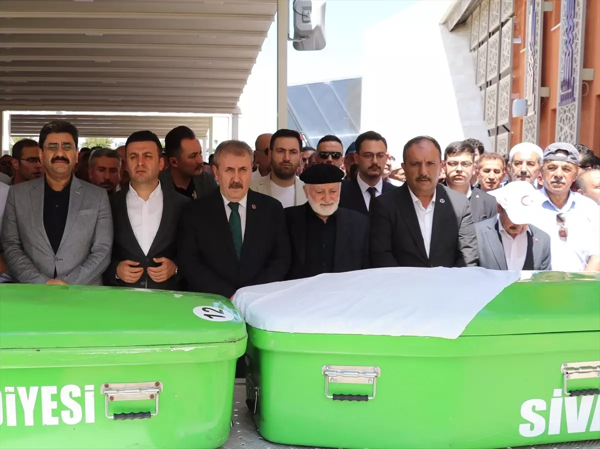 BBP Genel Başkanı Mustafa Destici, Sivas'ta Cenaze Törenine Katıldı