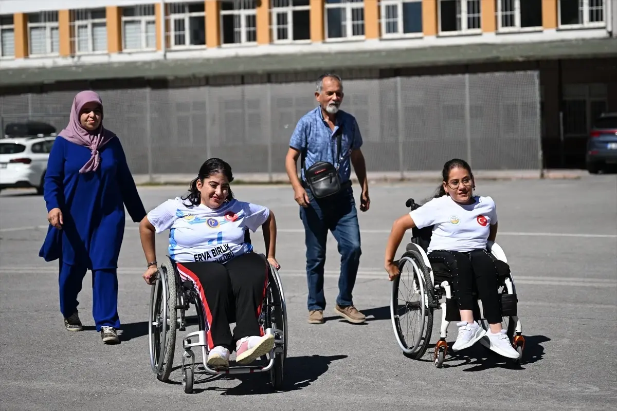Engelli Sporcular Badmintonda Zirveye Hazırlanıyor
