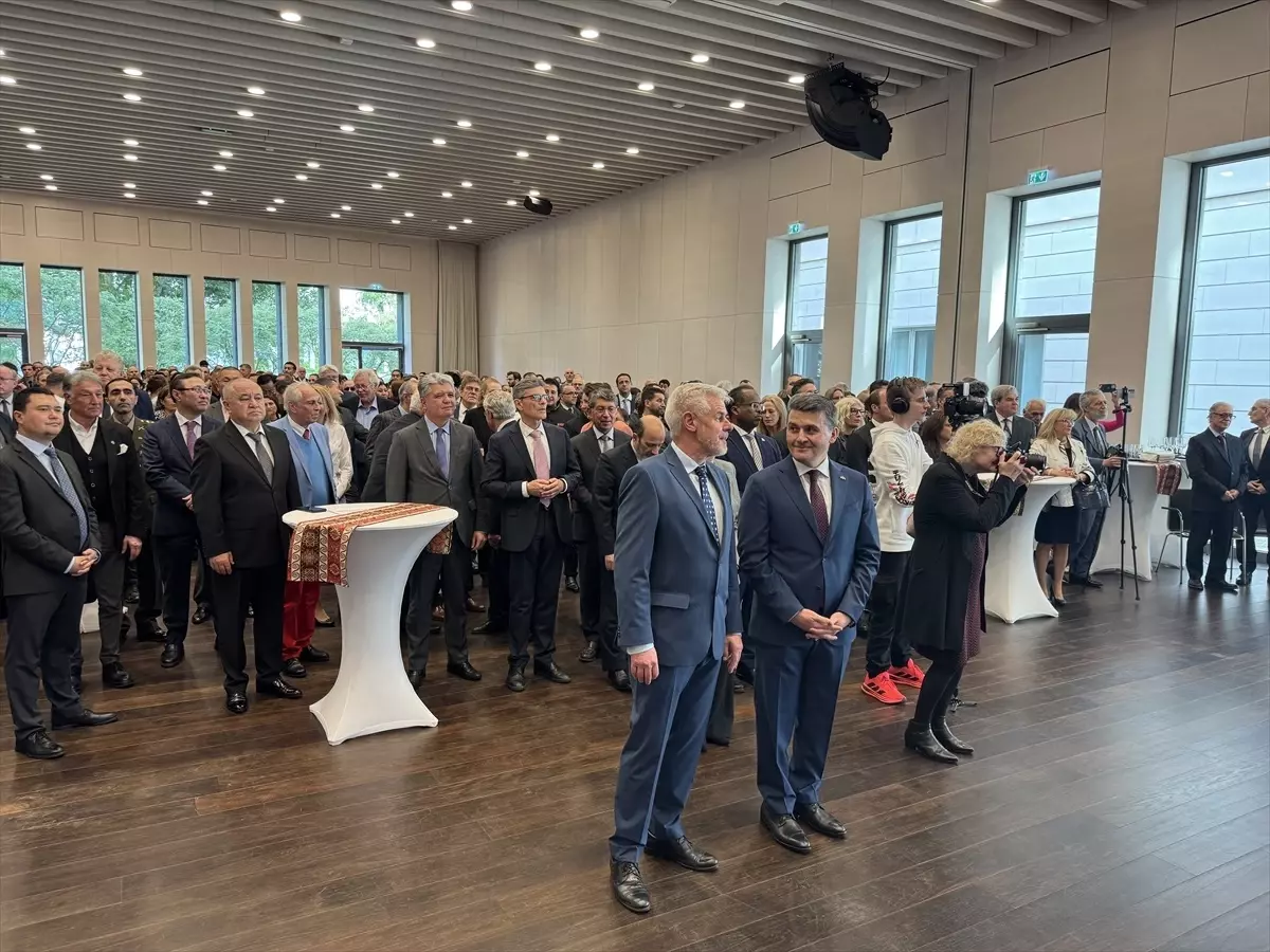 Azerbaycan, Bağımsızlığının 107. Yılını Berlin'de Kutladı