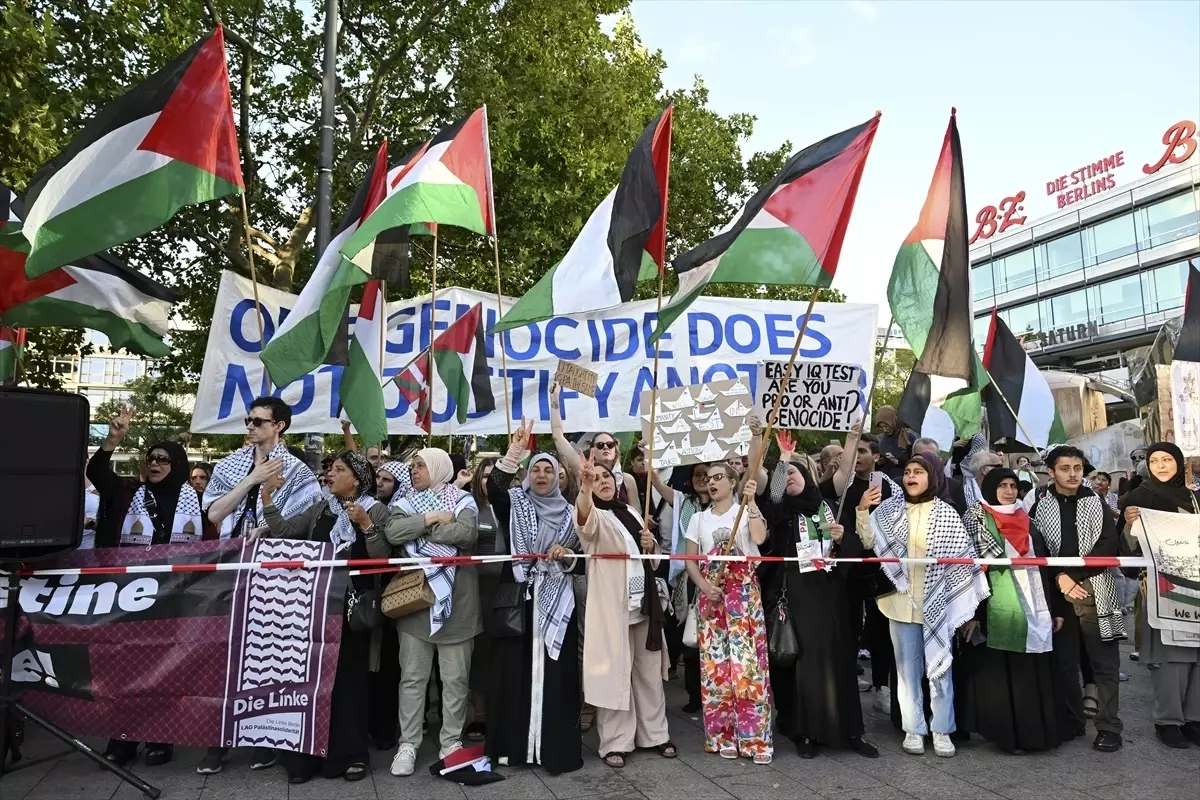 Berlin'de Filistin'e Destek Gösterisi Düzenlendi