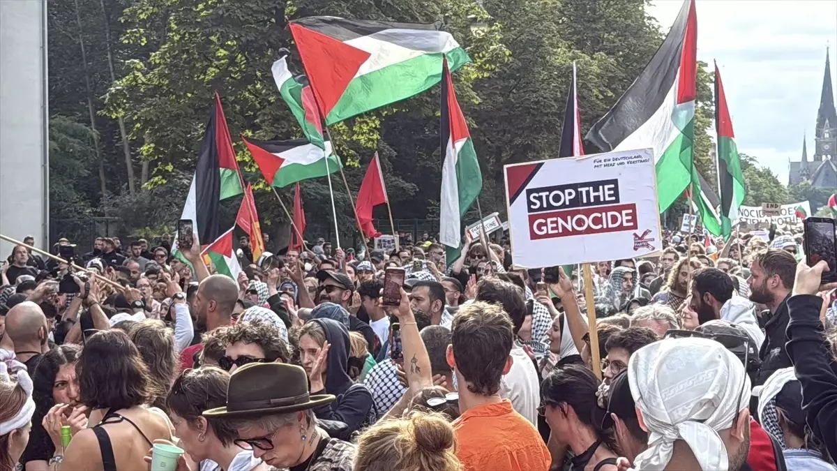 Berlin'de Filistin'e Destek Gösterisine Sert Müdahale