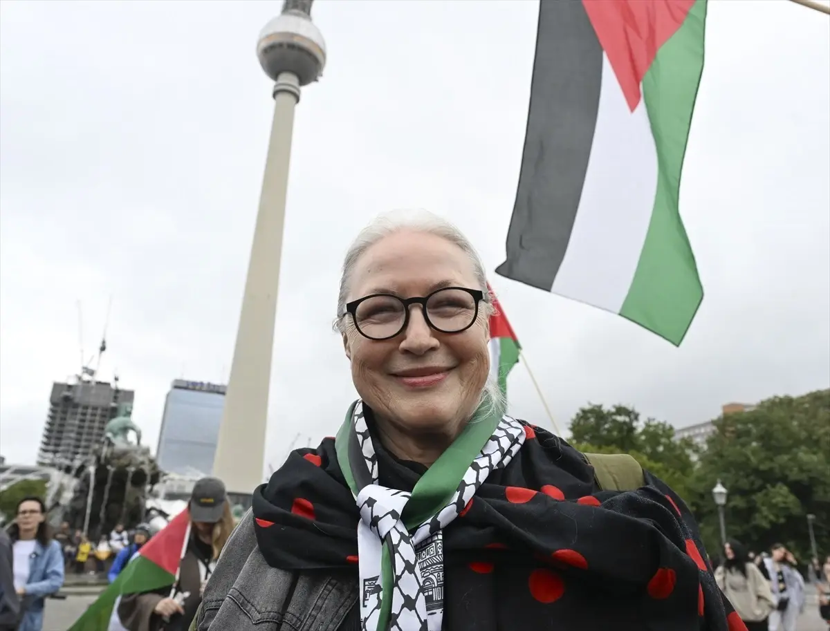 Berlin'de polis tarafından eylemlerde gözaltına alınan Filistin destekçileri AA'ya konuştu Açıklaması