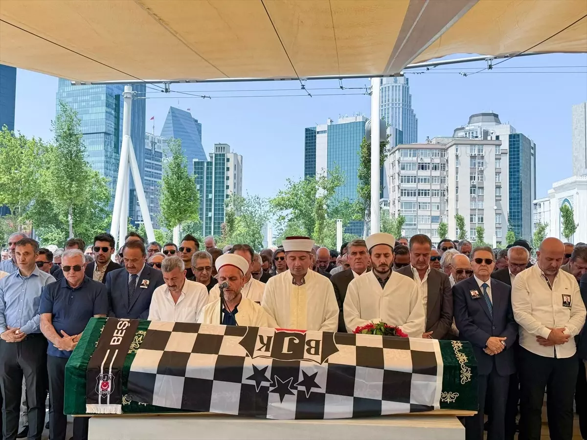 Beşiktaş Kulübü'nün Eski CEO'su Uğur Gökhan Sarı Son Yolculuğuna Uğurlandı