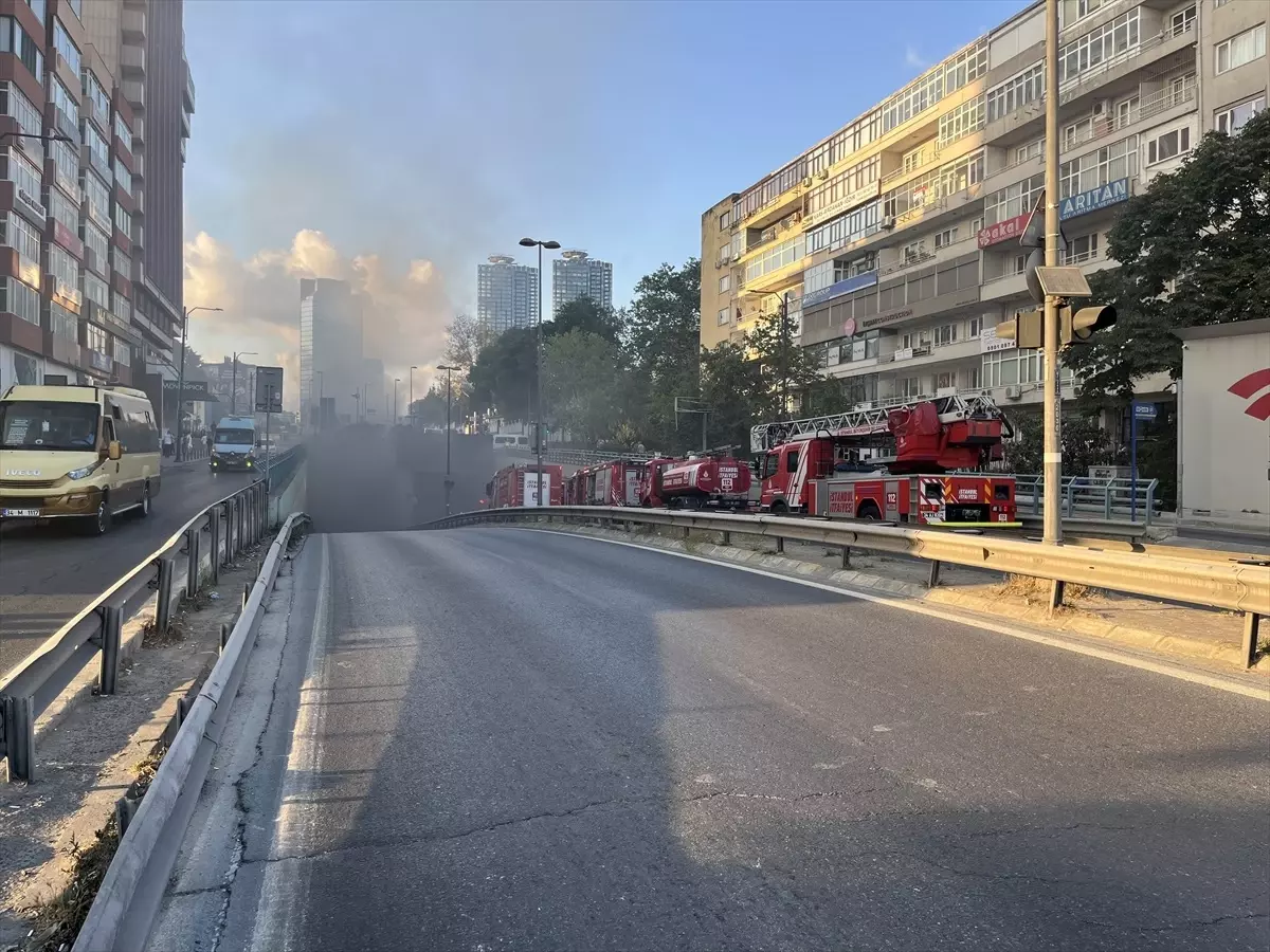 Beşiktaş'ta Özel Halk Otobüsünde Yangın Çıktı