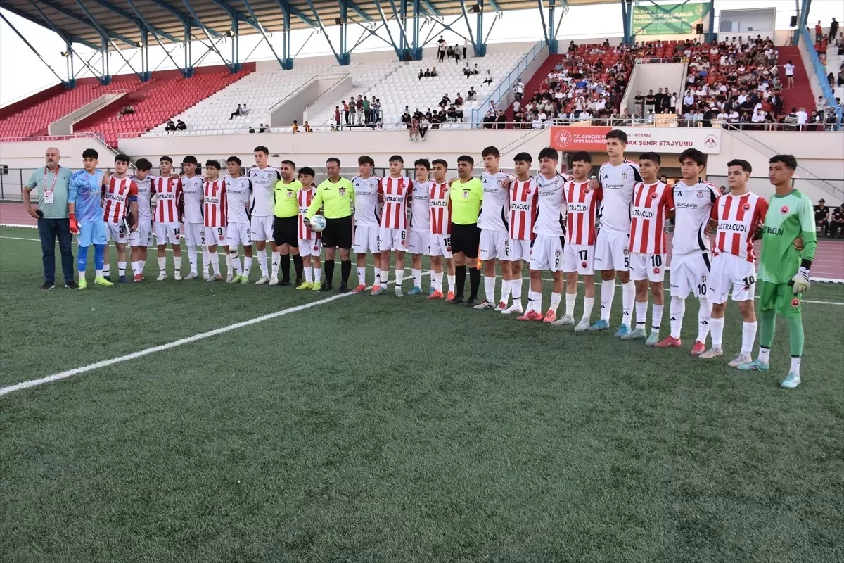 Beşiktaş ve Şırnak Petrol Spor U16 Takımları Dostluk Maçı Yaptı
