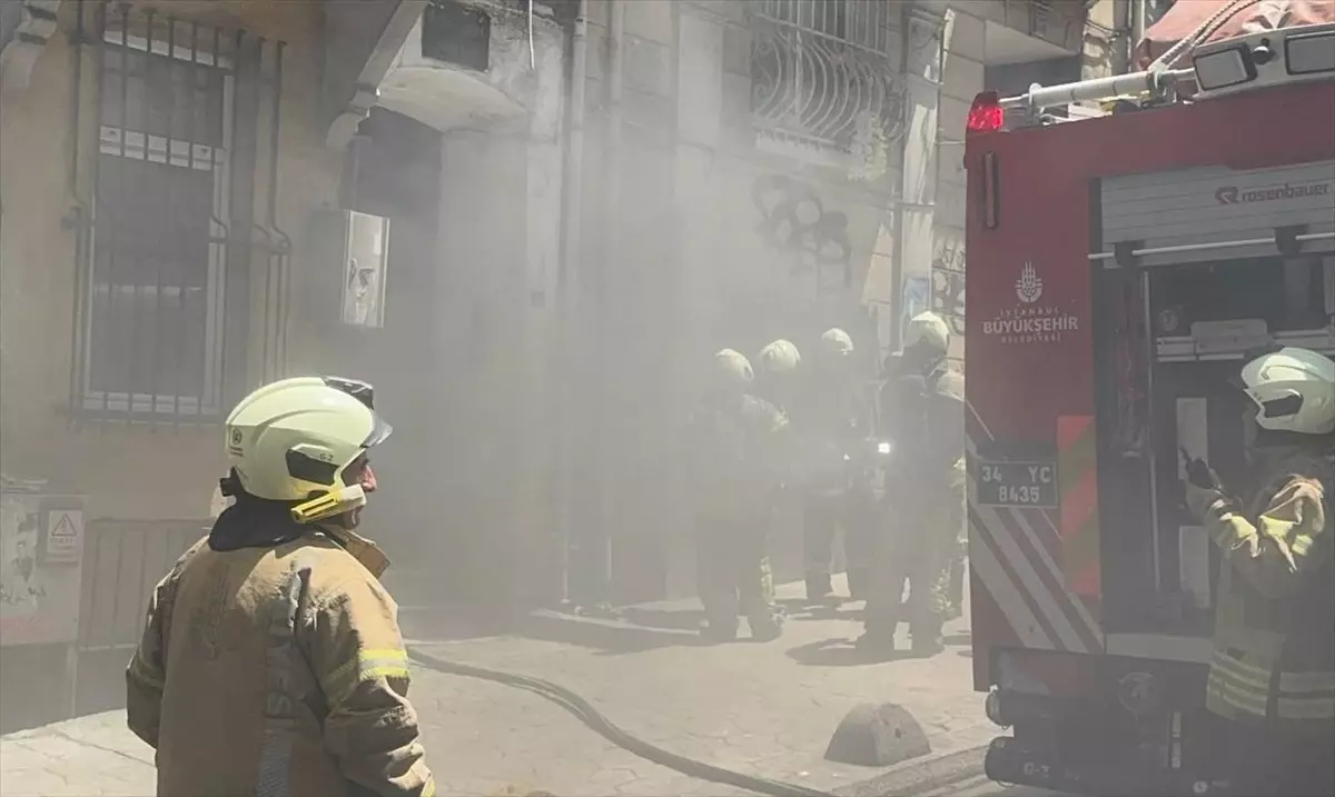 Beyoğlu'nda Yangın Paniği: İtfaiye Ekipleri Hızla Müdahale Etti