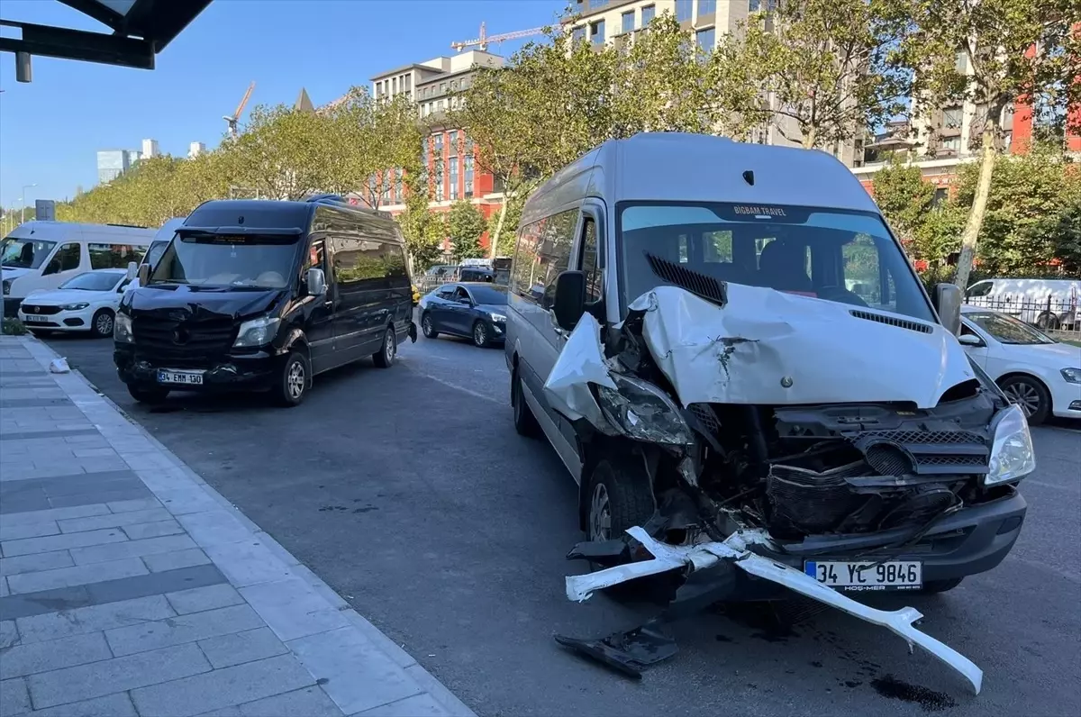Beyoğlu'nda Zincirleme Trafik Kazası: 8 Yaralı