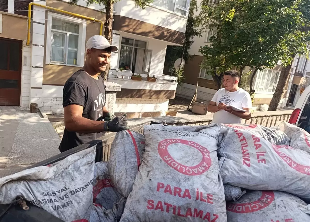 Beypazarı'nda İhtiyaç Sahibi Ailelere Kömür Yardımı Başlatıldı