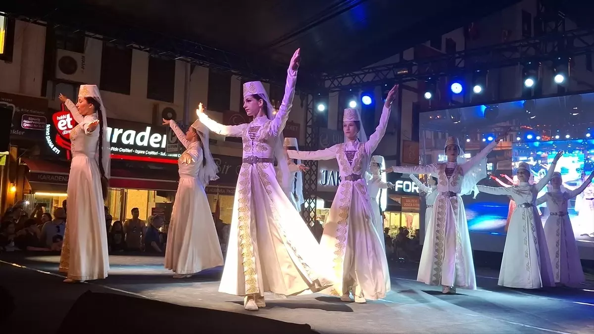 Ankara'da 2. Uluslararası Halk Dansları ve Müzik Festivali Düzenlendi