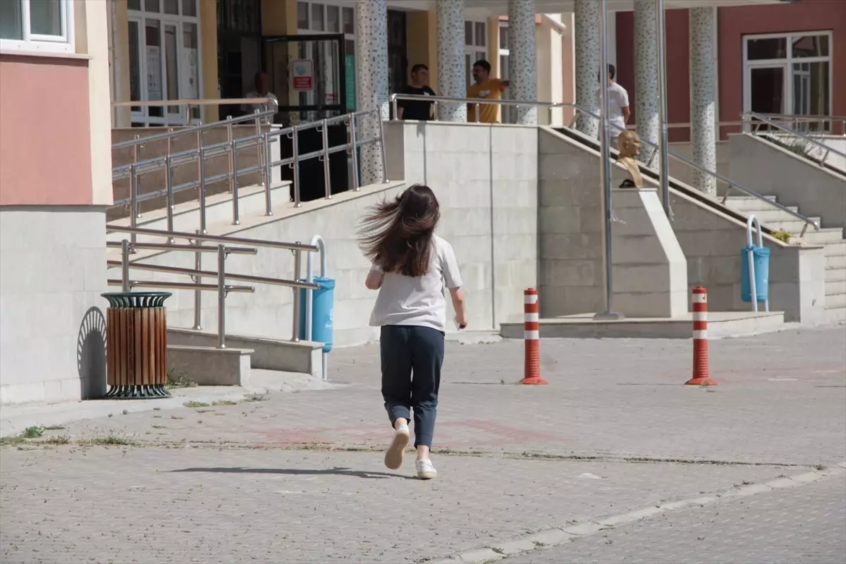 Beypazarı'nda Üniversite Adayları AYT Sınavına Girdi