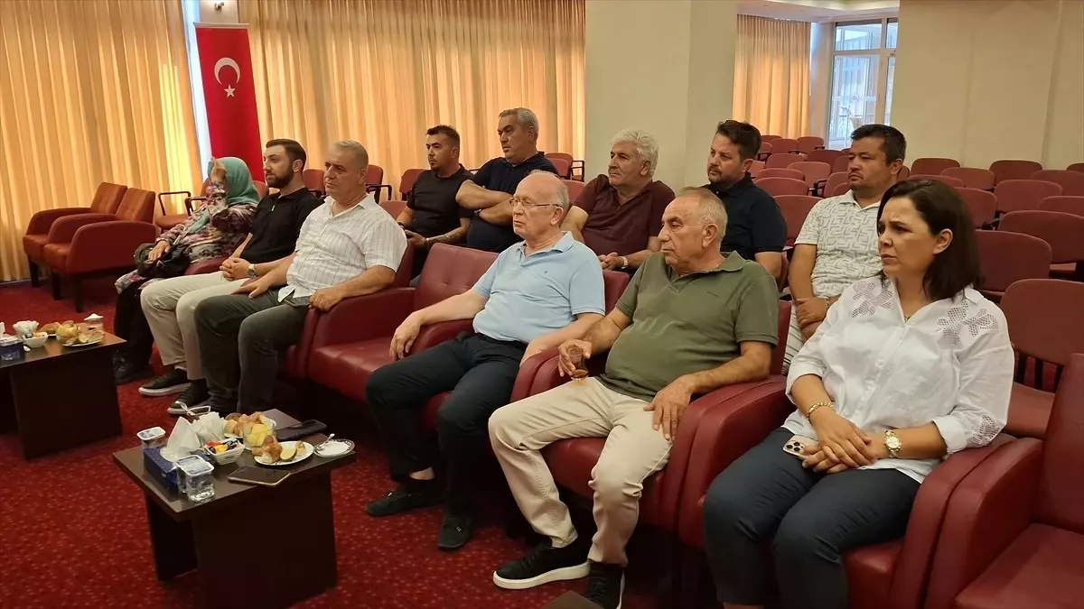 Beypazarı'nda Tavuk Yetiştiricilerine Seminer Düzenlendi