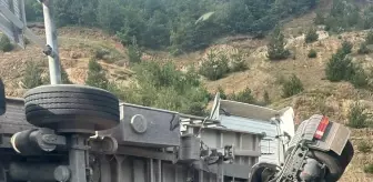 Bilecik'te Tır Devrildi, Ulaşımda Aksamalar Yaşandı