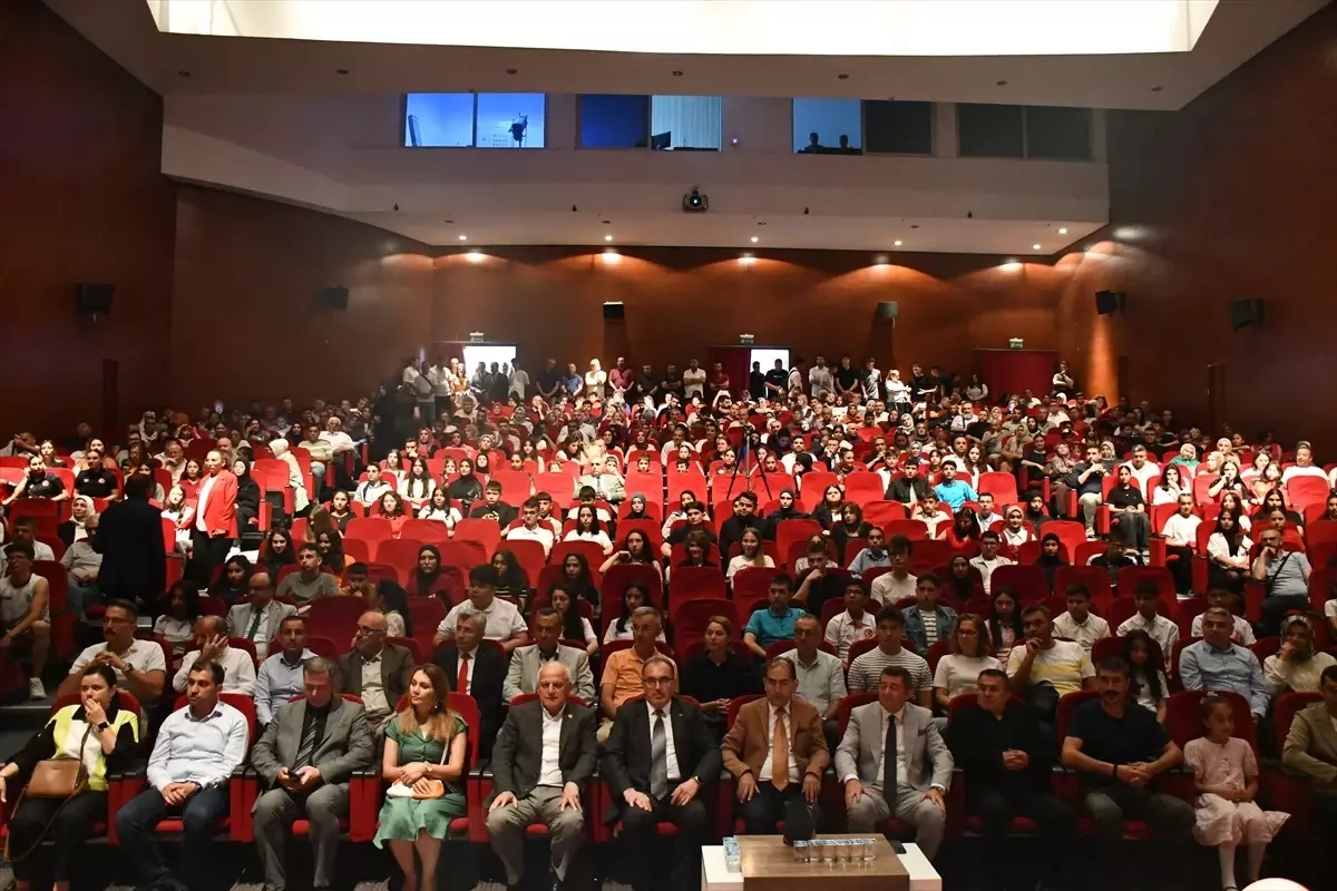 Bilecik'te Eğitim Başarı Ödülleri Töreni Düzenlendi