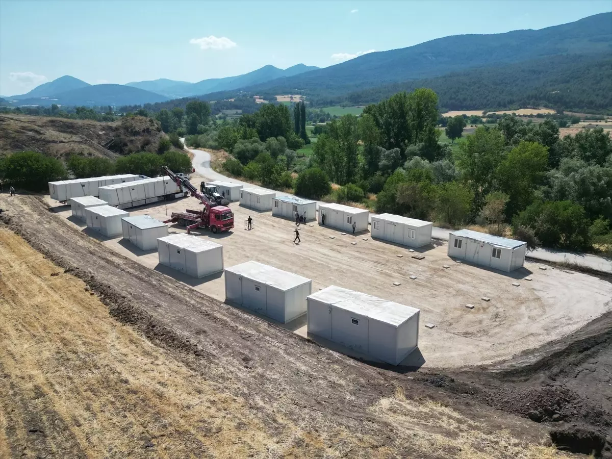 Sakarya'daki Orman Yangınlarında Evleri Zarar Görenler İçin Konteyner Kurulumu Devam Ediyor