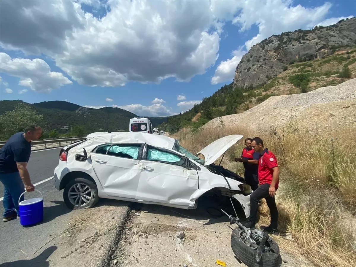 Bilecik'te Otomobil Devrildi: Sürücü Yaralandı