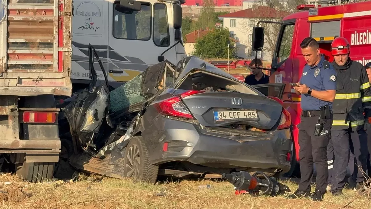 Bilecik'te TIR ile Otomobil Çarpıştı: 1 Ölü, 3 Yaralı