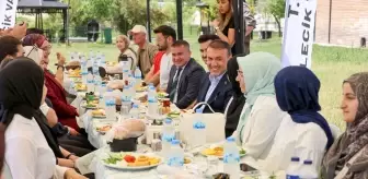Vali Sözer, Bayramda Üniversite Öğrencileriyle Buluştu