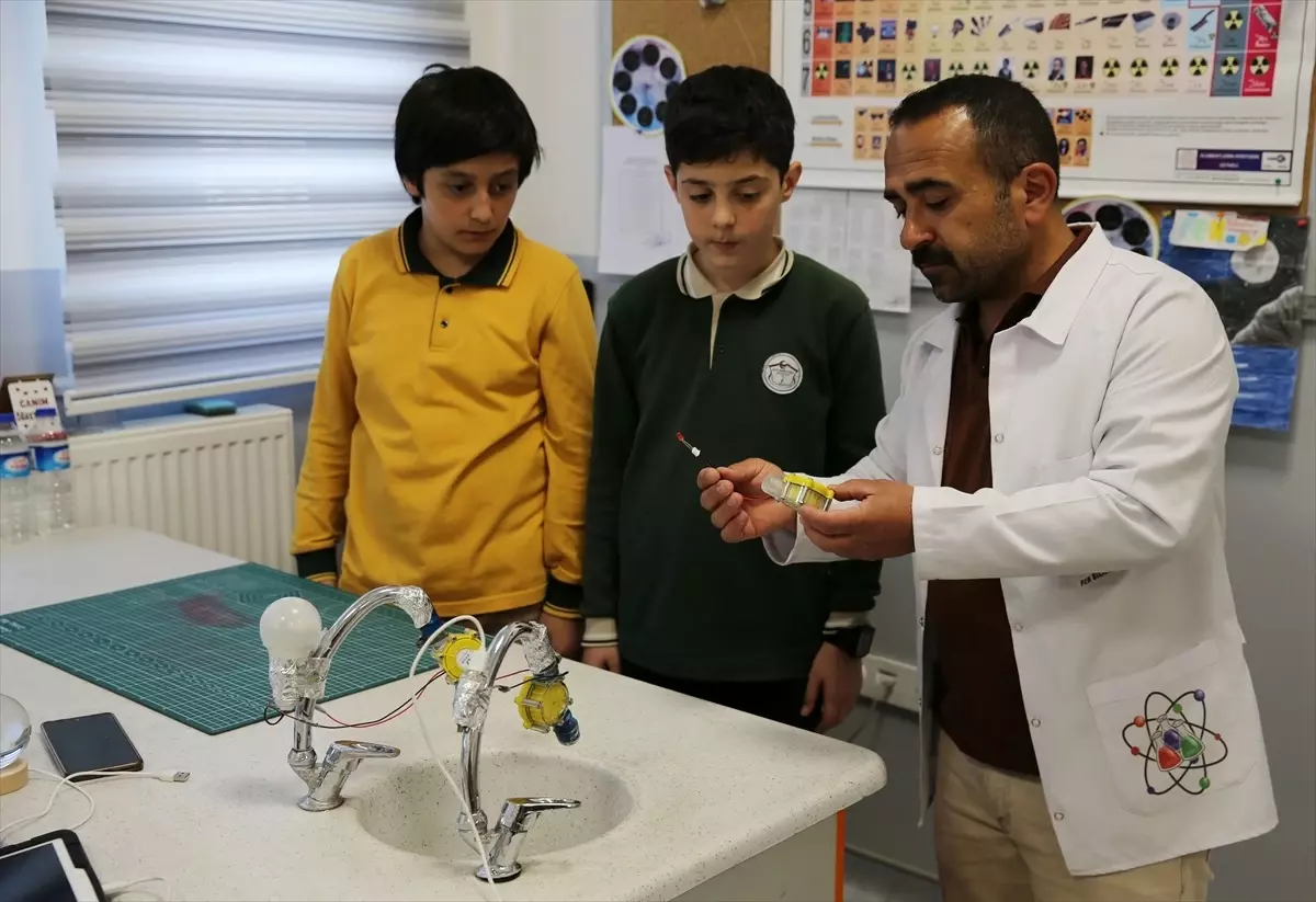 Bitlisli Öğrenciler Musluk Suyundan Elektrik Üretti