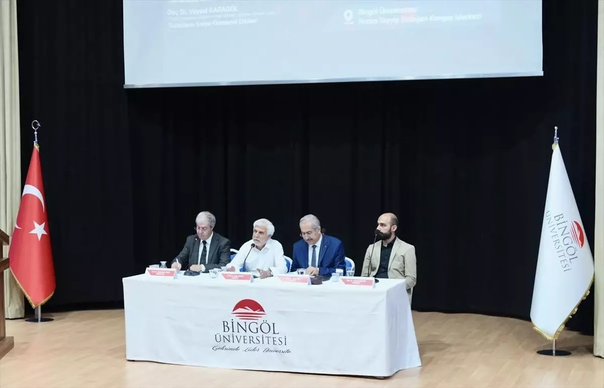 Bingöl'de 15 Temmuz Demokrasi ve Milli Birlik Günü etkinlikleri kapsamında panel düzenlendi