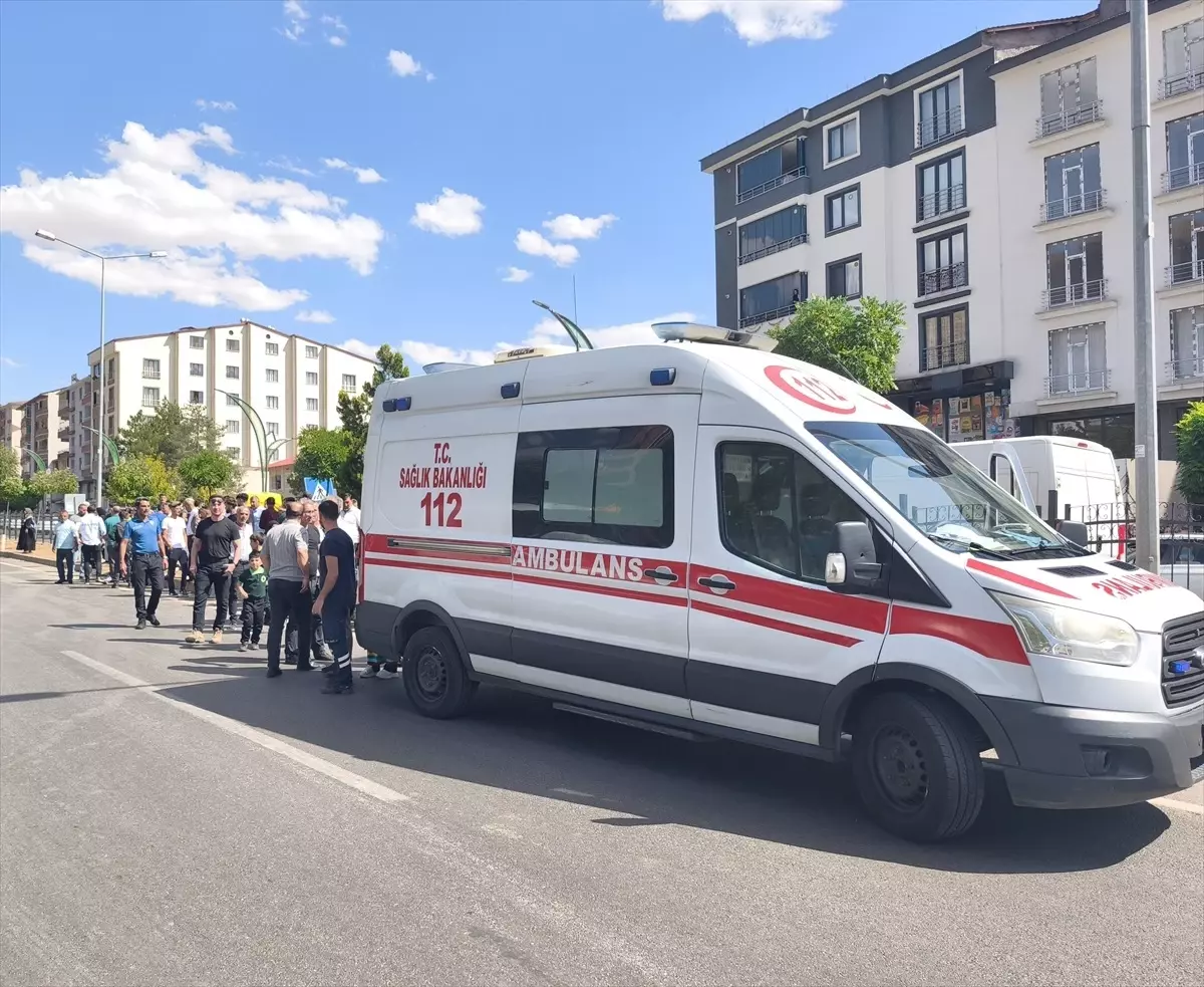 Bingöl'de 2 trafik kazasında 2 çocuk yaralandı