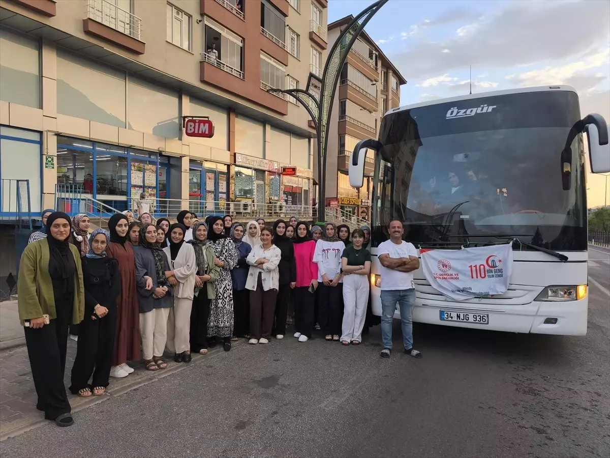 Çanakkale İçin 42 Kız Öğrenci Uğurlandı