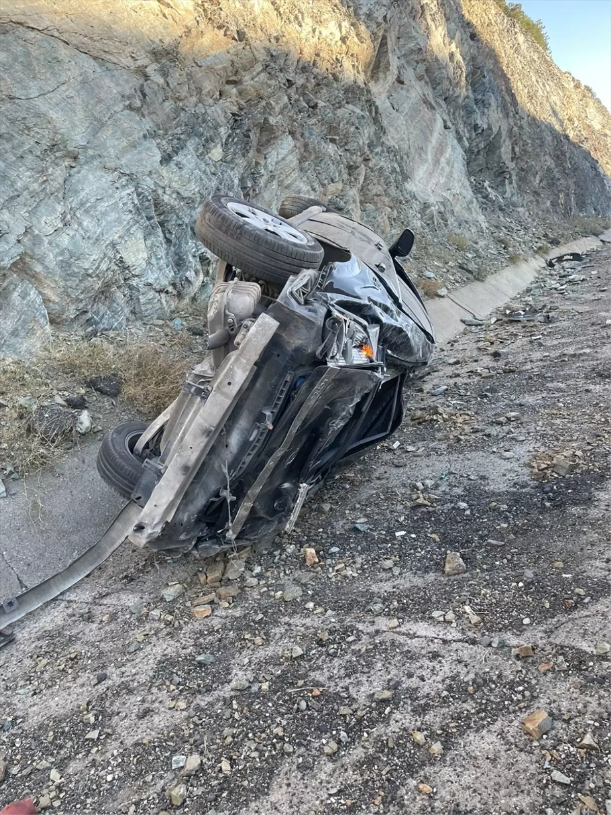 Bingöl'de Otomobil Devrildi: 3 Yaralı