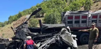 Bingöl'de Demir Tozu Taşıyan Tır Devrildi, Sürücü Hayatını Kaybetti