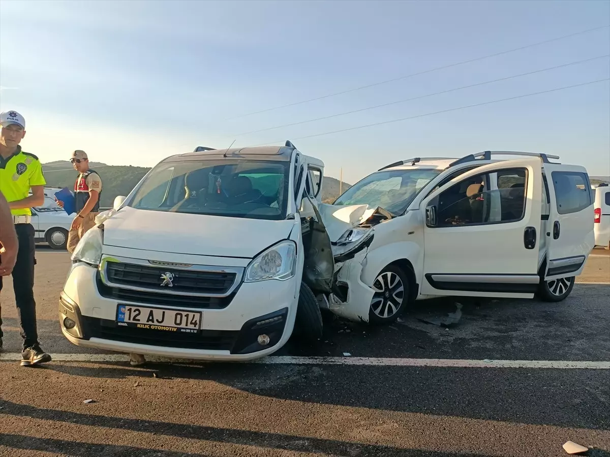 Bingöl'de Trafik Kazası: 11 Yaralı