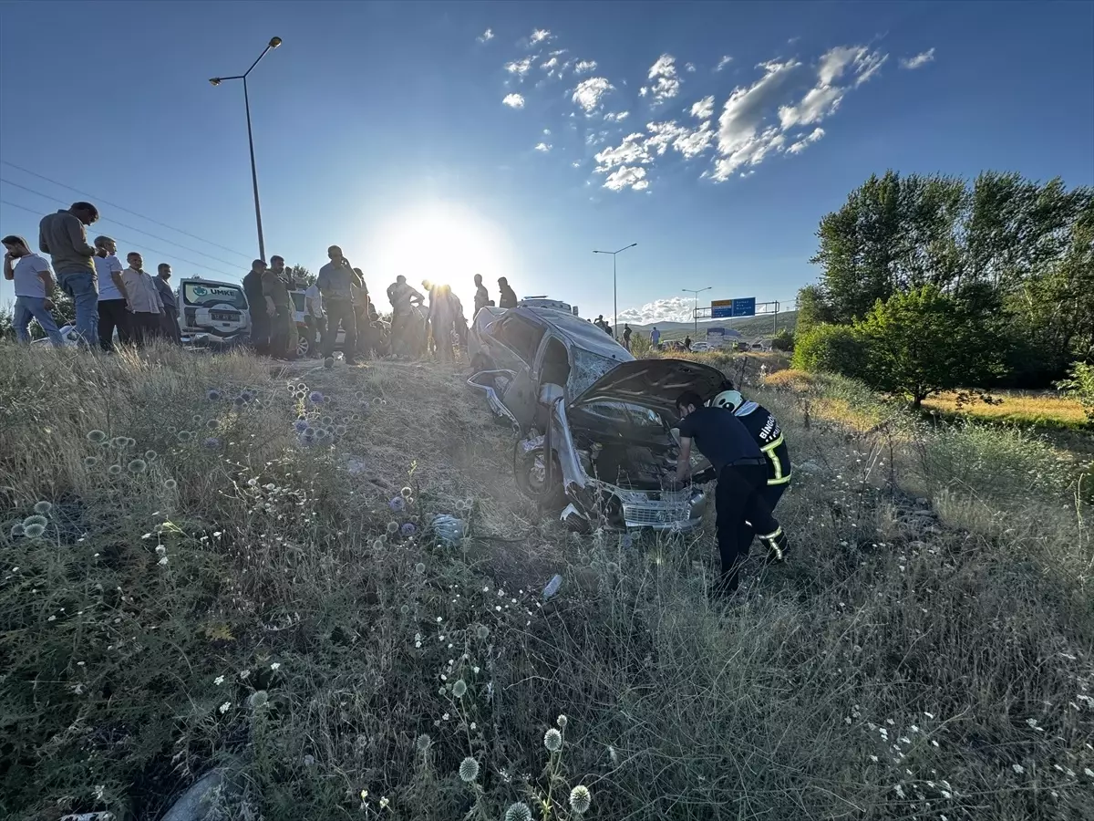 Bingöl'de Trafik Kazası: 8 Yaralı